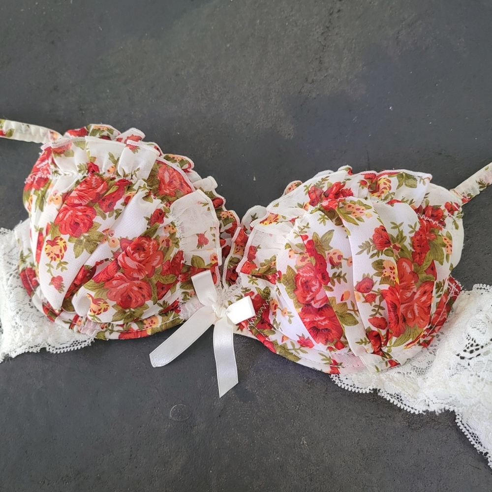 Vintage floral pushup bra